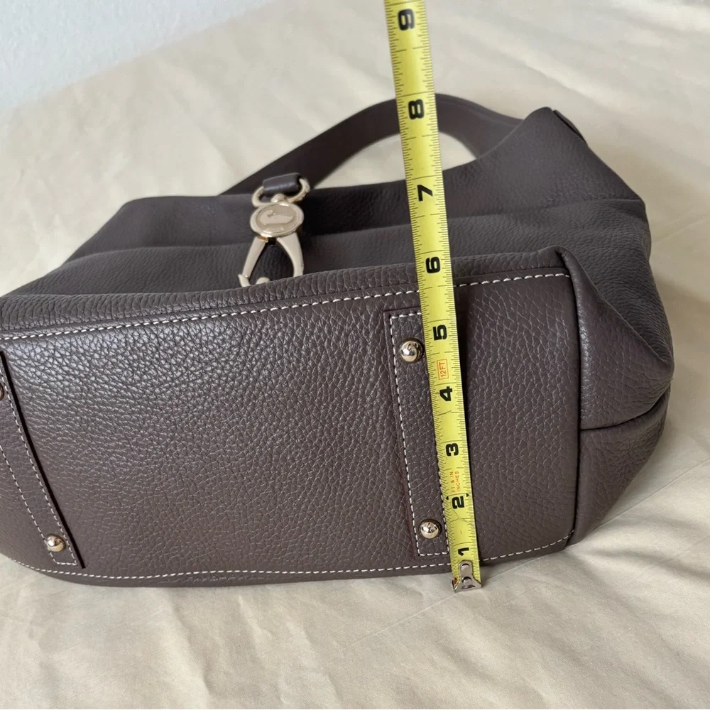Dooney & Bourke chic hobo